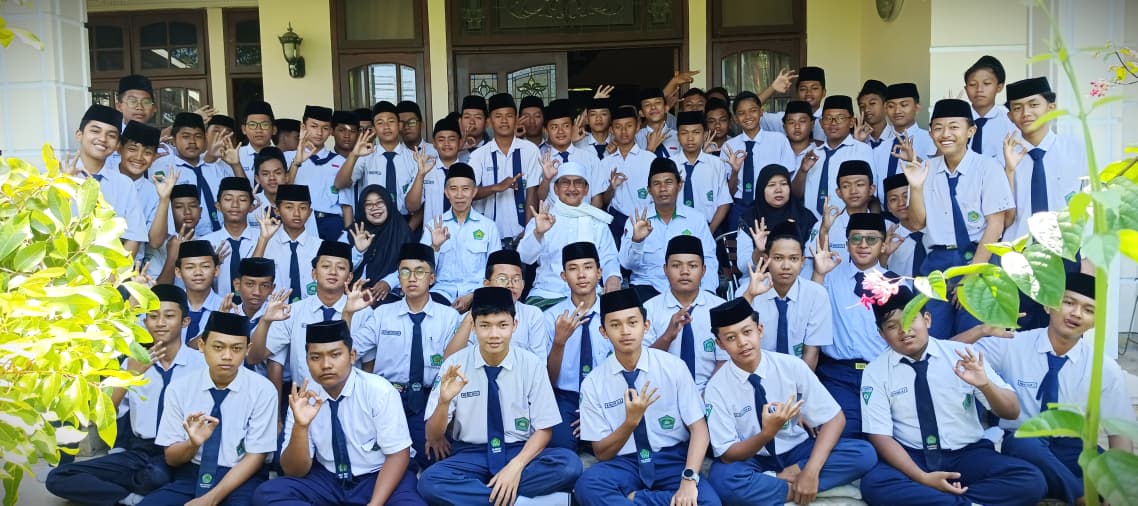 Sowan dan Ziarah Kelas IX MTsN 3 Jombang Tahun 2026, Menguatkan Ikhtiar Spiritual Jelang Ujian