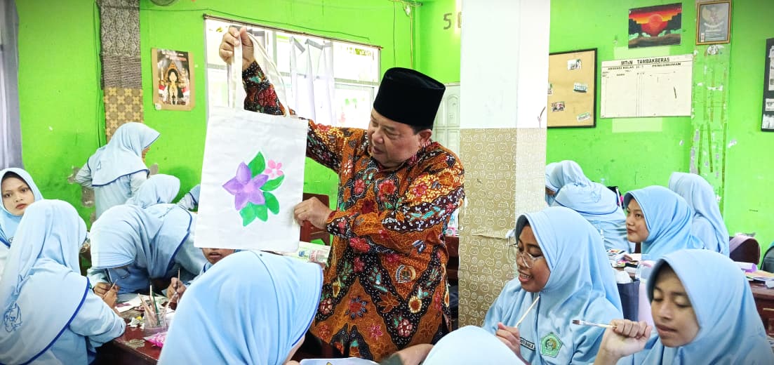 Langkah Akhir Penuh Makna: UTIK MTsN 3 Jombang Jadi Panggung Kreativitas dan Kepercayaan Diri