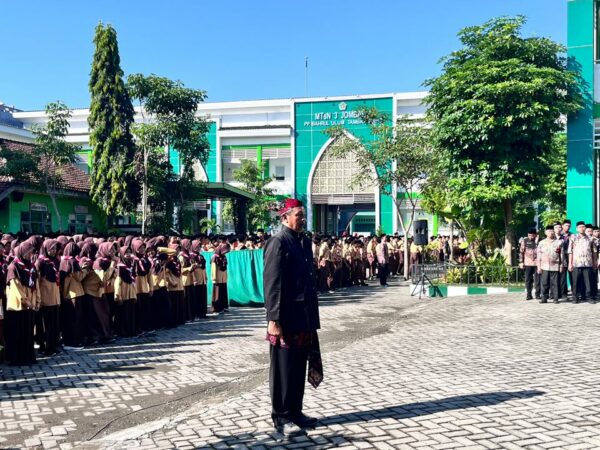 MTsN 3 Jombang PP Bahrul Ulum Gelar Upacara Peringatan Hari Pendidikan Nasional 2026 dan Pelepasan Calon JH Guru