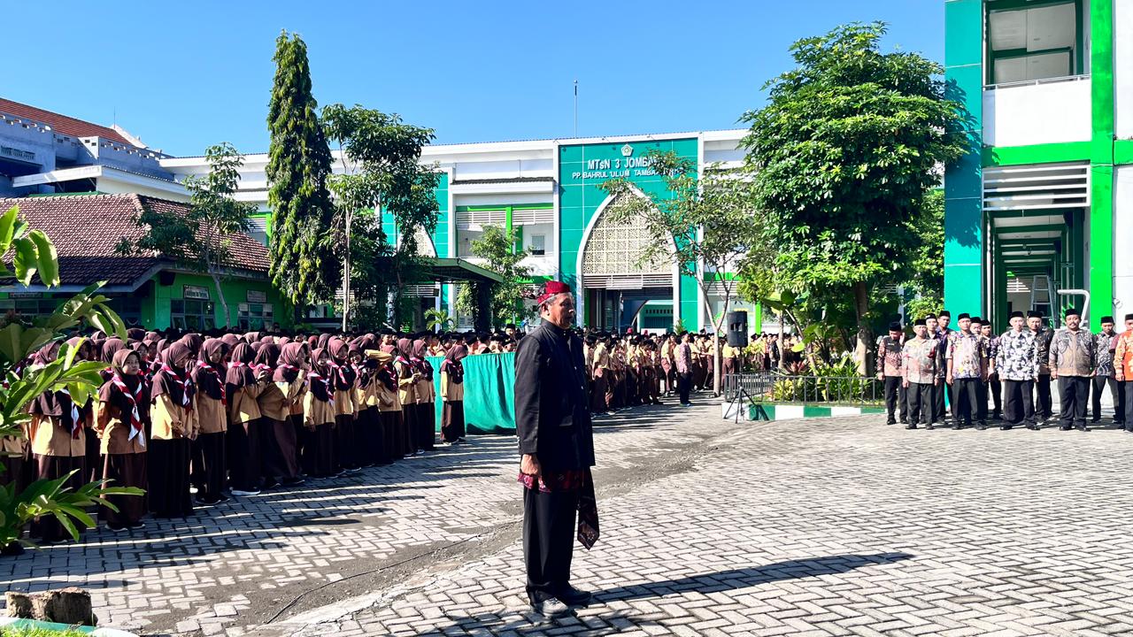 MTsN 3 Jombang PP Bahrul Ulum Gelar Upacara Peringatan Hari Pendidikan Nasional 2026 dan Pelepasan Calon JH Guru