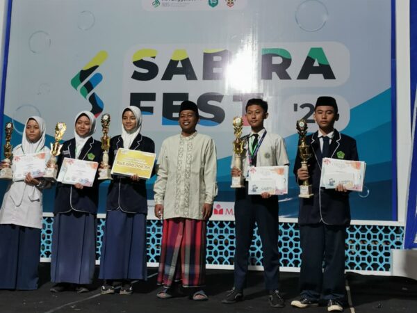 Siswa MTsN 3 Jombang Raih Prestasi Gemilang di Final Olimpiade Bahasa Arab Nasional Sabira Fest 2026