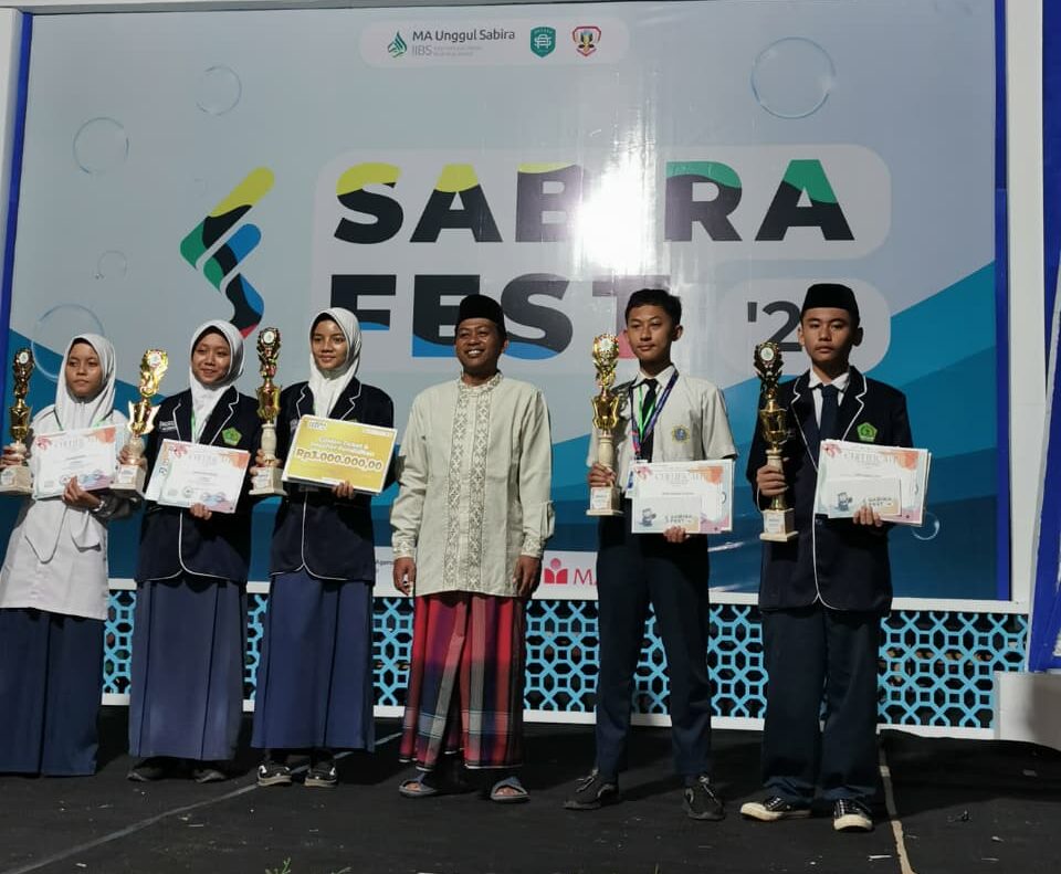 Siswa MTsN 3 Jombang Raih Prestasi Gemilang di Final Olimpiade Bahasa Arab Nasional Sabira Fest 2026