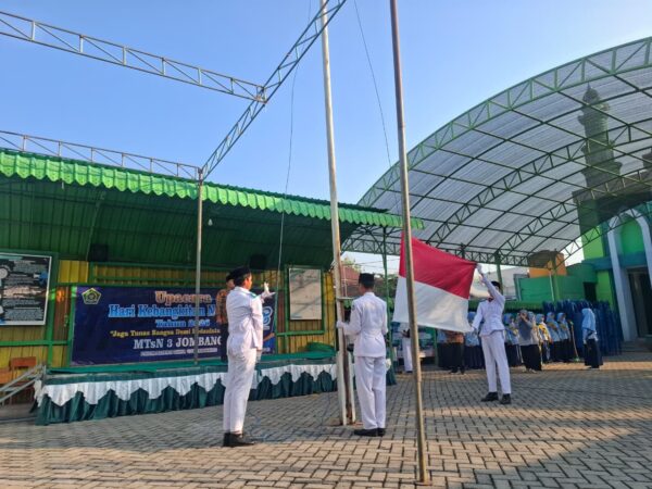 Semangat Hari Kebangkitan Nasional, MTsN 3 Jombang Gaungkan “Jaga Tunas Bangsa Demi Kedaulatan Negara”