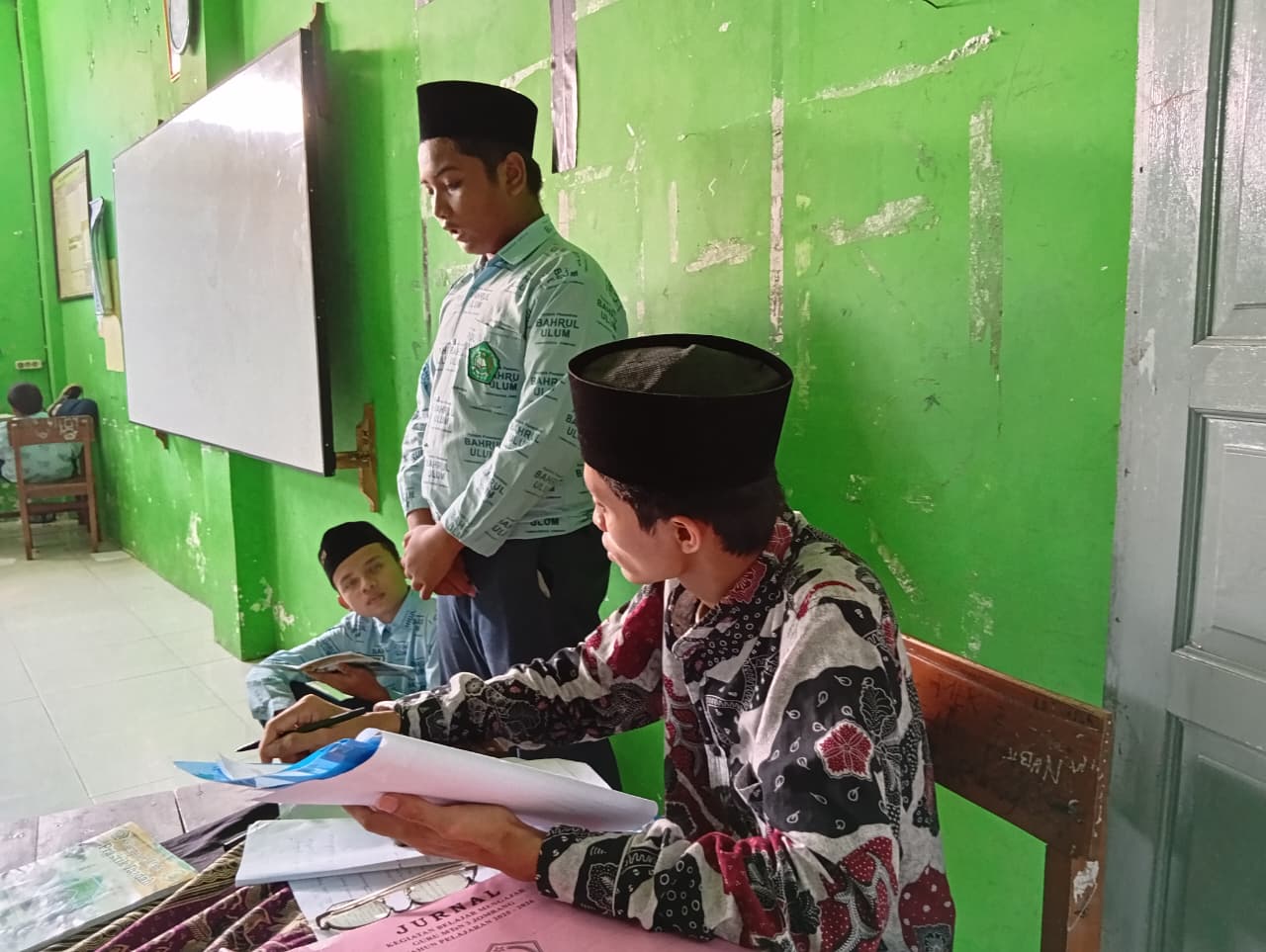 Ujian Takhassus Semester Genap, Siswa Kelas VII dan VIII MTsN 3 Jombang Ikuti Penguatan Kompetensi Keagamaan Ujian Takhassus Semester Genap, Siswa Kelas VII dan VIII MTsN 3 Jombang Ikuti Penguatan Kompetensi Keagamaan