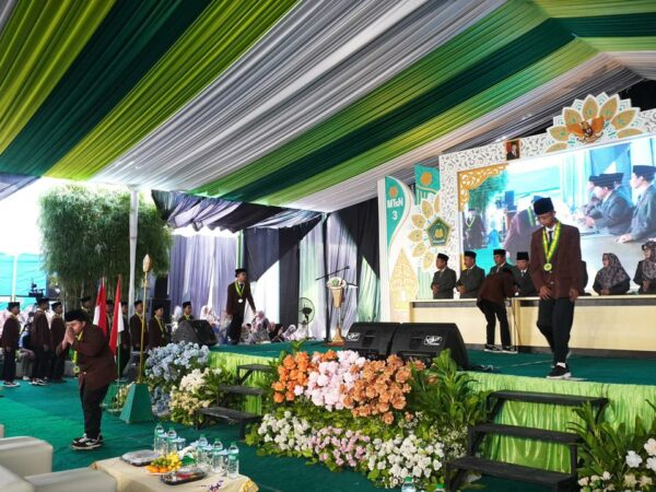 Tasyakuran dan Doa Bersama Kelas IX MTsN 3 Jombang Berlangsung Khidmat dan Penuh Haru