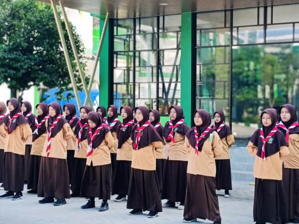 Siswa MTsN 3 Jombang Ikuti Kegiatan Pengembangan Diri Melalui Ekstrakurikuler Pramuka