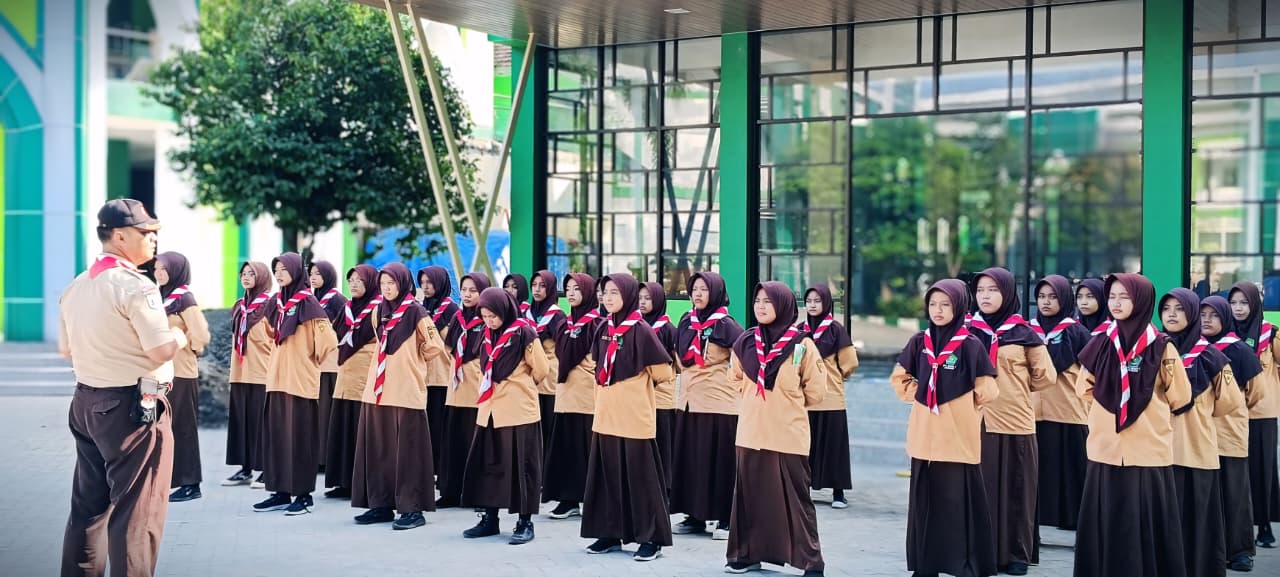 Siswa MTsN 3 Jombang Ikuti Kegiatan Pengembangan Diri Melalui Ekstrakurikuler Pramuka