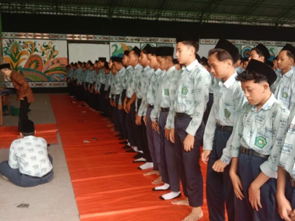 Membentuk Karakter Disiplin dan Religius Melalui Pembiasaan Salat Duha di MTsN 3 Jombang