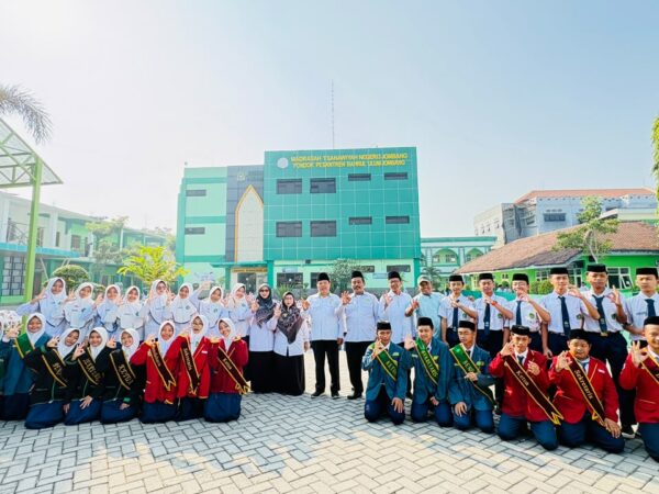 Pengurus OSIM, MPK, IPNU, dan IPPNU MTsN 3 Jombang Masa Khidmat 2026–2027 Resmi Dilantik