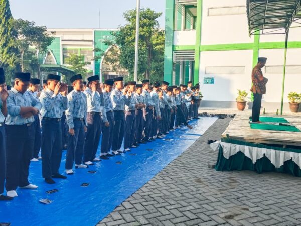 MTsN 3 Jombang Ikuti Doa Bersama untuk Kesuksesan Muktamar ke-35 Nahdlatul Ulama di PP Bahrul Ulum Tambakberas
