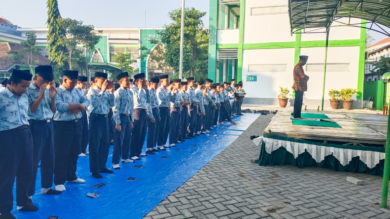 MTsN 3 Jombang Ikuti Doa Bersama untuk Kesuksesan Muktamar ke-35 Nahdlatul Ulama di PP Bahrul Ulum Tambakberas