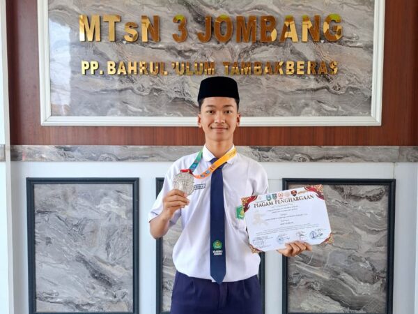 Dua Siswa MTsN 3 Jombang Sabet Juara 2 di Jombang Open 2026